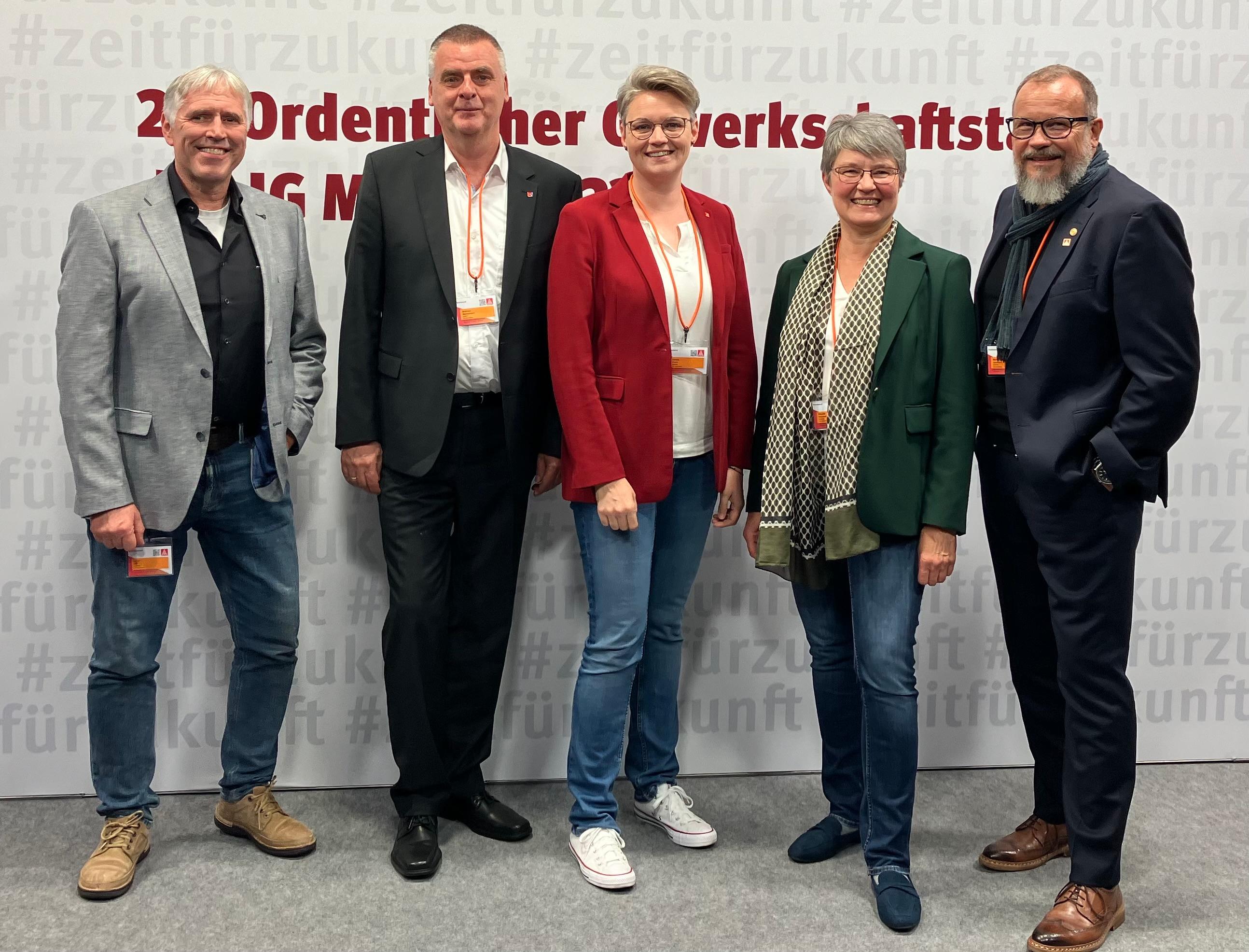 Bezirksleiter Horst Ott gratuliert unseren bisherigen und wiedergewählten ehrenamtlichen Mitgliedern aus Bayern im Vorstand: Andreas Weidemann, Karola Frank, Sibylle Wankel und Mario Gutmann.