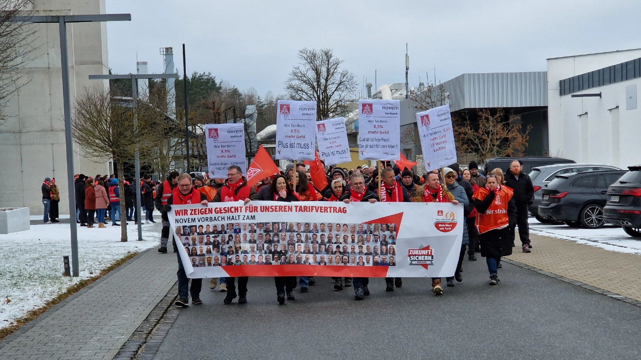 Tarifrunde Holz- und Kunststoffindustrie: Warnstreik beim Novem in Vorbach