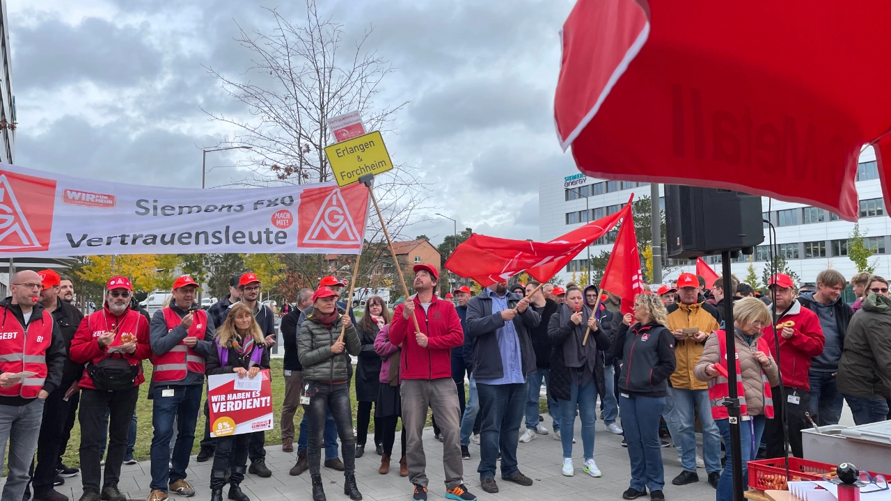 Warnstreik Metall&Elektro Tarifrunde 2022 Siemensbetriebe Erlangen