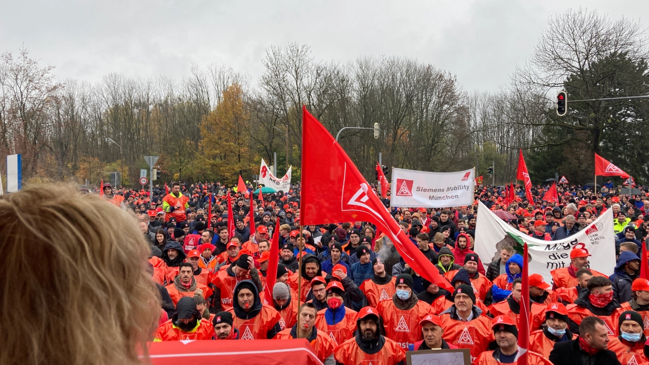Mehrere Firmen, darunter MTU und MAN, streiken gemeinsam in München