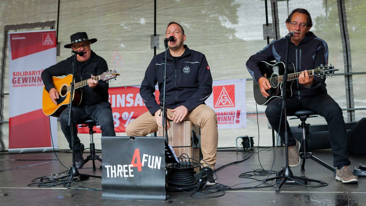 Vor der ersten Verhandlung in Bayern demonstrieren 4000 Beschäftigte in Nürnberg