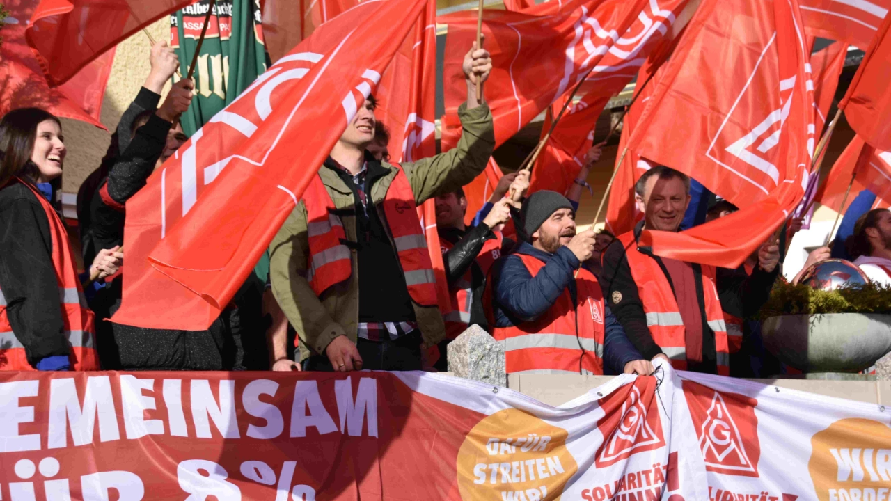 Warnstreik Metall&Elektro Tarifrunde Sumida Obernzell