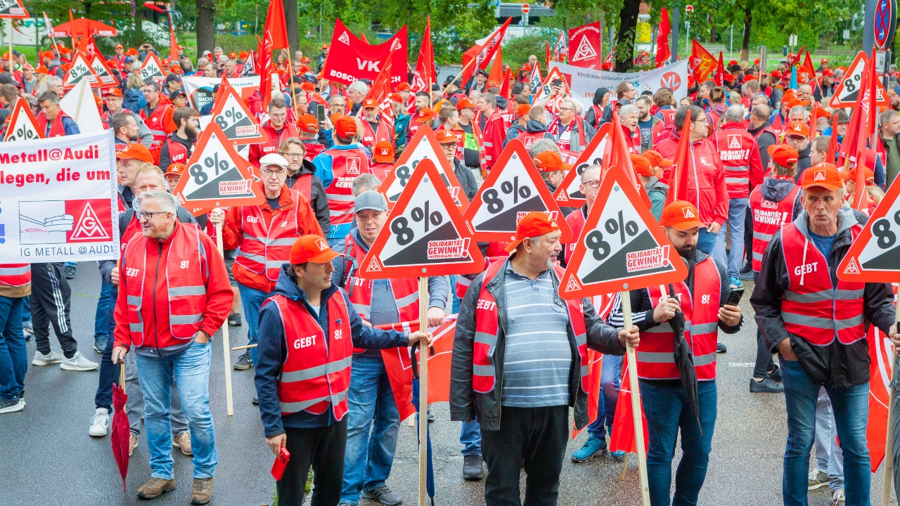 Vor der ersten Verhandlung in Bayern demonstrierten 4000 Beschäftigte in Nürnberg.