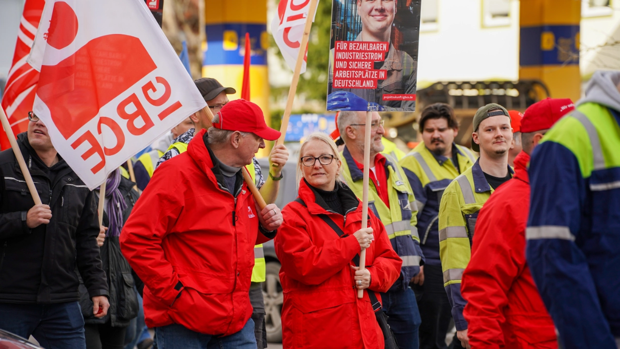 Aktionstag Industriestrompreis: Demonstrationszug und Kundgebung in Meitingen bei Augsburg