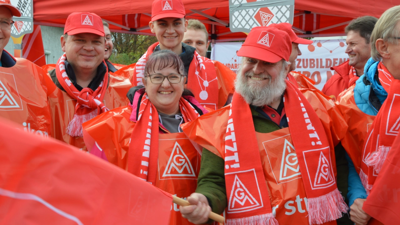 Gemeinsame Kundgebung in Hengersberg: Edscha, MAN, HB Maschinenbau, HB Feinmechanik, Liebherr 