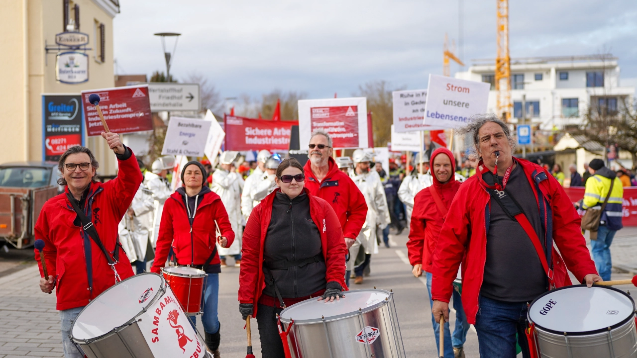 Aktionstag Industriestrompreis: Demonstrationszug und Kundgebung in Meitingen bei Augsburg