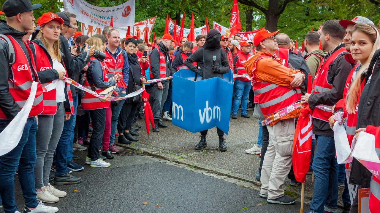 Vor der ersten Verhandlung in Bayern demonstrieren 4000 Beschäftigte in Nürnberg