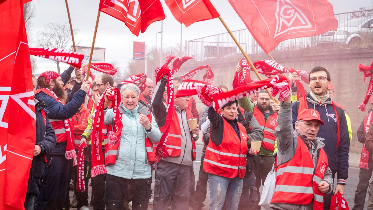 Warnstreik im Möbelwerk Heidenau in Dresden