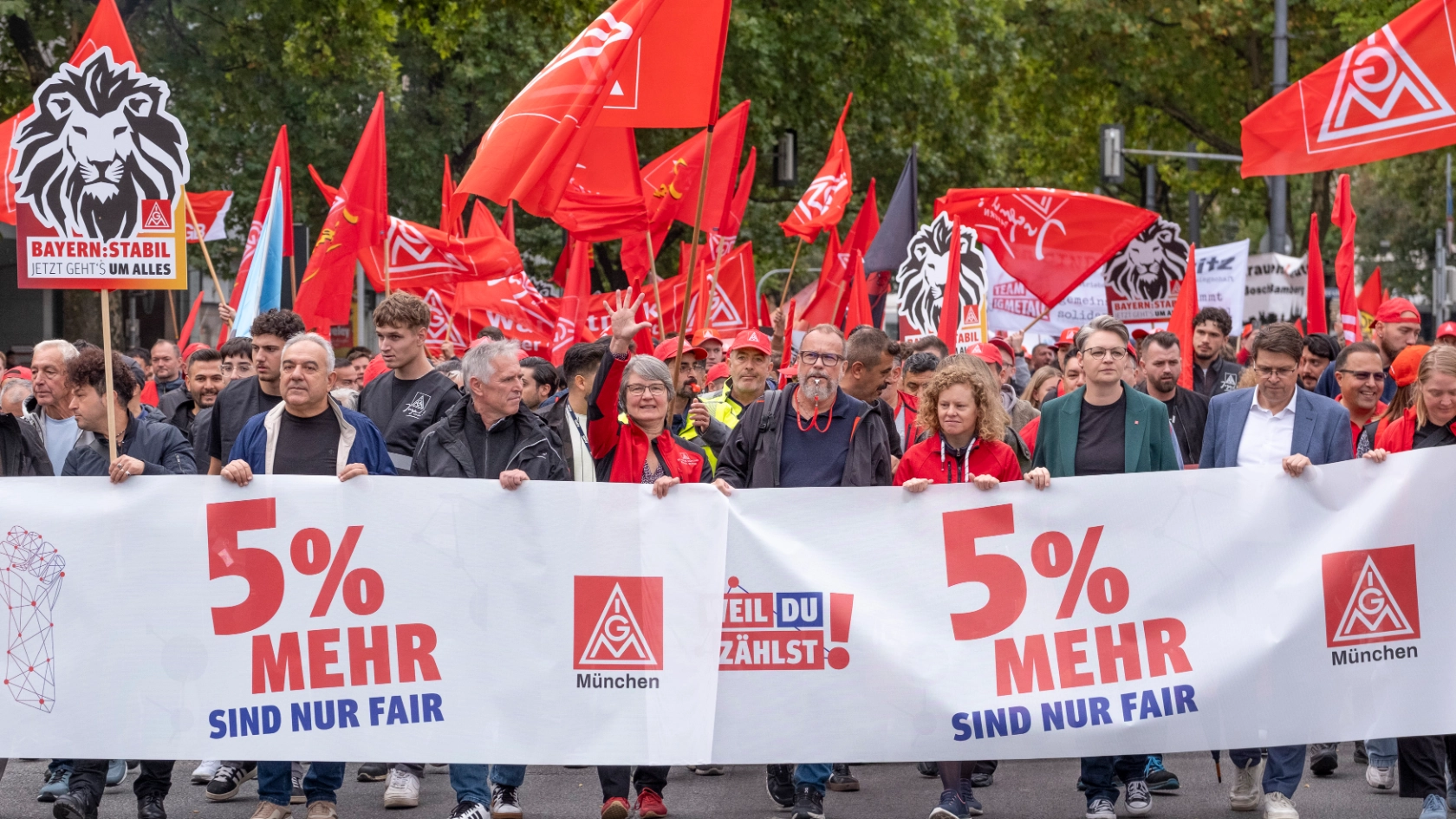 IGM Bezirk Bayern -  1. Verhandlung /Demo Tarifrunde  "Bayern: Stabil - Jetzt geht's um alles", Bayerischer Hof, München