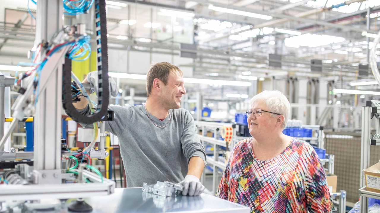 "Nötig sind konkrete Maßnahmen, um Belastungen spürbar zu senken", Gundi Fetze, Betriebsräting bei BSH in Giengen und Dirk-Peter Kasat.