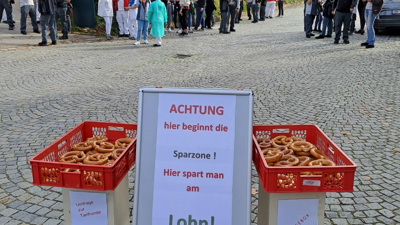 In der Zentrale von Faber-Castell in Stein bei Nürnberg haben sich 300 Beschäftigte an dem einstündigen Warnstreik beteiligt.