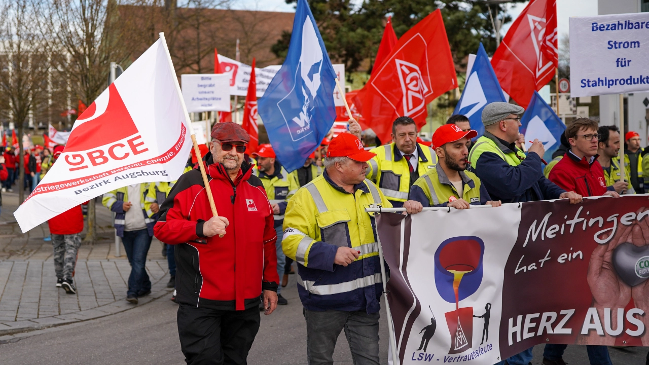 Aktionstag Industriestrompreis: Demonstrationszug und Kundgebung in Meitingen bei Augsburg