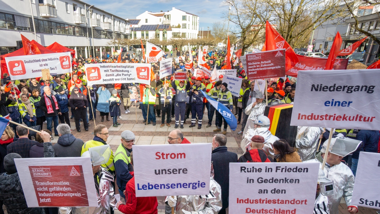 Aktionstag Industriestrompreis: Demonstrationszug und Kundgebung in Meitingen bei Augsburg