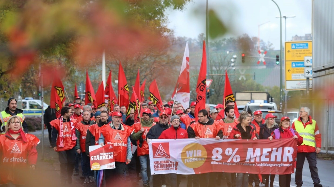Warnstreik-Demozug Würzburg