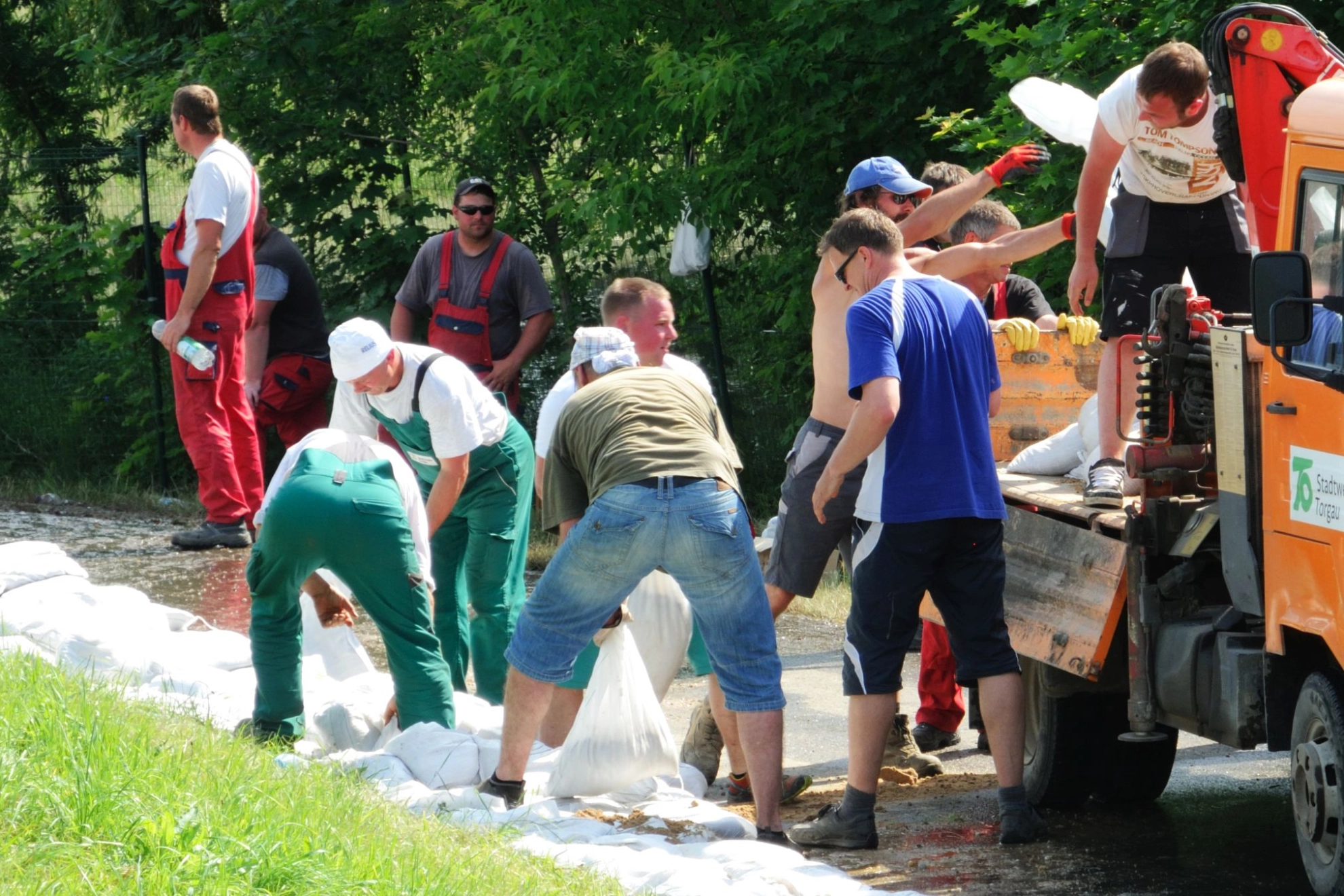 Freiwillig Helfende Flutkatastrophe