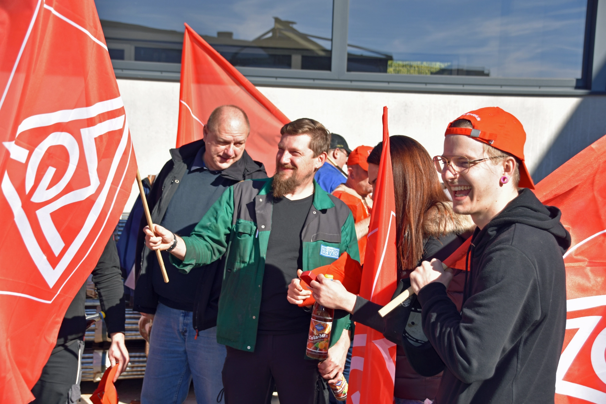 Warnstreik Holz und Kunststoff Tarifrunde im Oktober 2021 bei Heyco in Tittling in Bayern