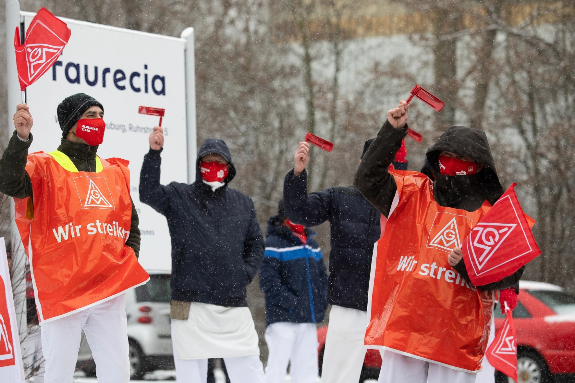 150 Beschäftigte beim Autositzhersteller Faurecia in Neuburg bei Ingolstadt legen die Arbeit nieder