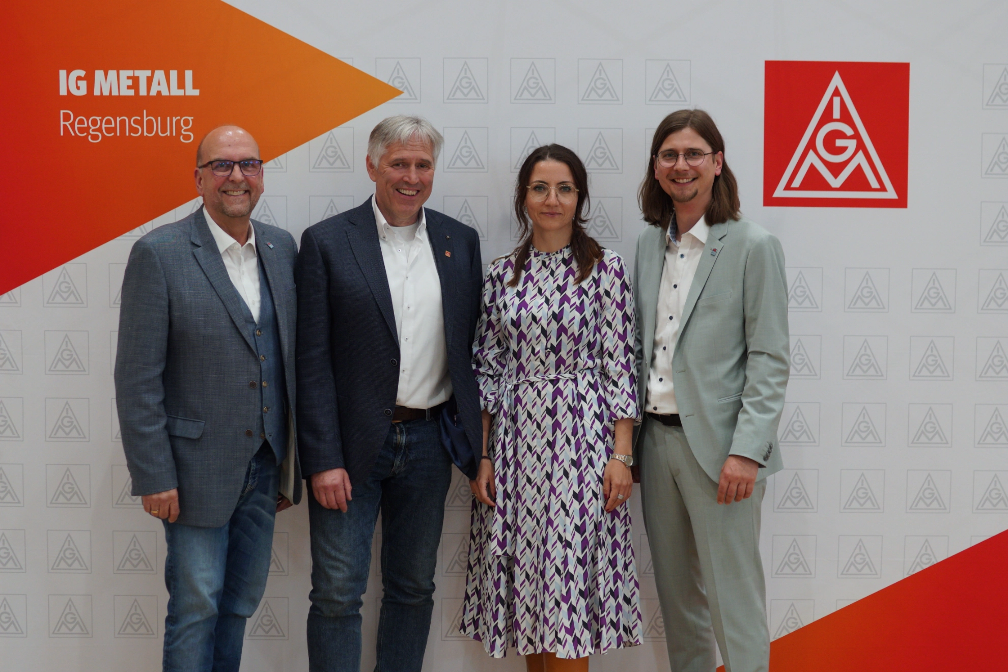 v.l.n.r.: Jürgen Scholz, 1. Bevollmächtigter IG Metall Regensburg; Horst Ott, Bezirksleiter der IG Metall Bayern, Olga Redda, 2. Bevollmächtigte IG Metall Regensburg; Rico Irmischer, zukünftiger 1. Bevollmächtigter und Kassierer IG Metall Regensburg