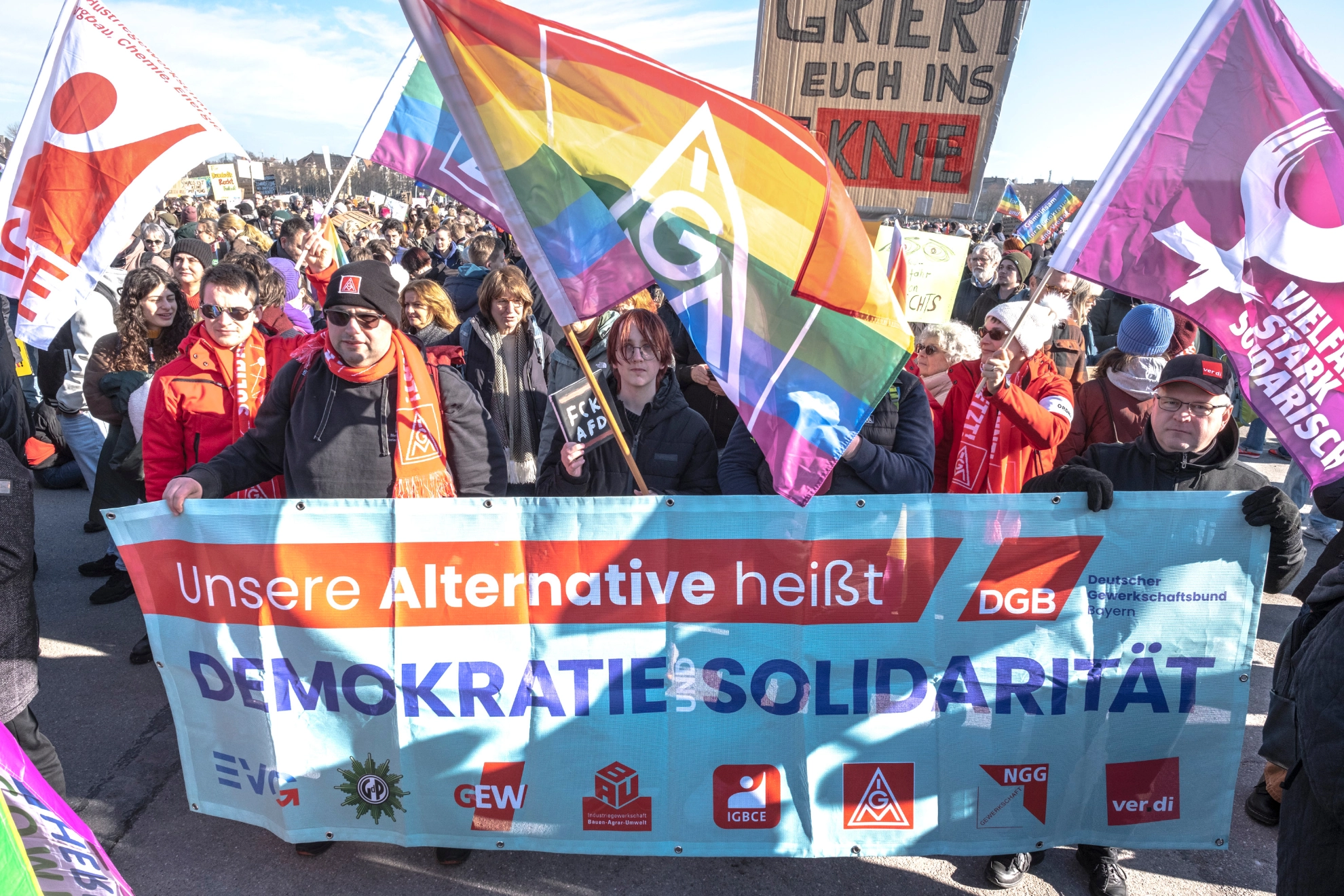 „Demokratie brauch DICH“: Demo gegen Rechts in München