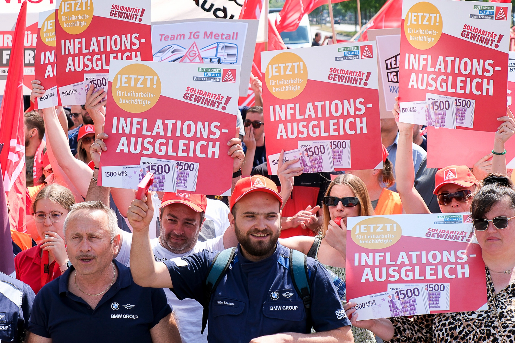 1000 Leihbeschäftigte demonstrieren für Inflationsausgleichsprämie in München