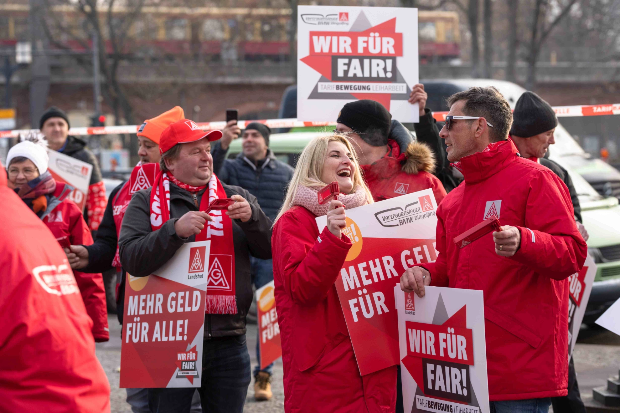 Bayerische Beschäftigte bei der Kundgebung am Rande der 2. Tarifverhandlung in der Leiharbeit in Berlin