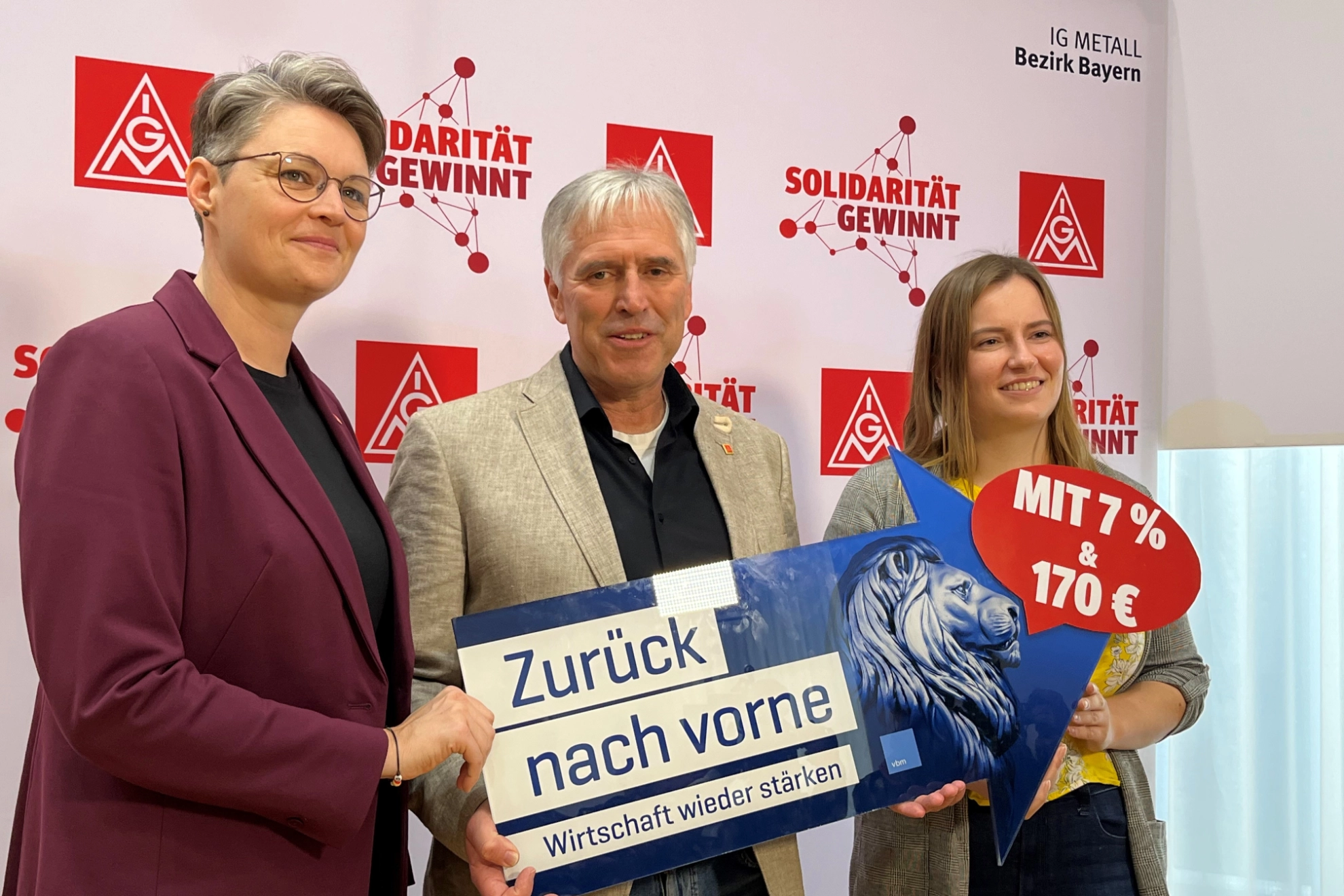 Pfeil mit Löwe 3. Tarifverhandlung Metall & Elektro
