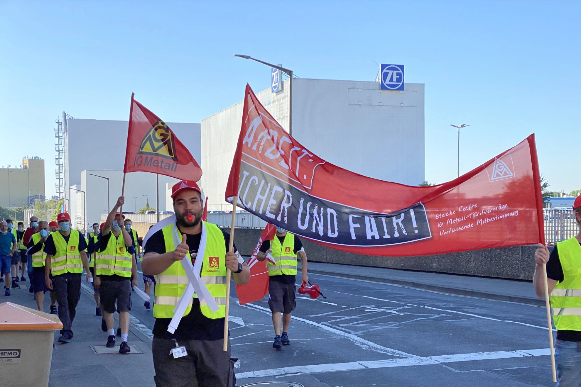 ZF-Beschäftigte wehren sich gegen geplanten Stellenabbau