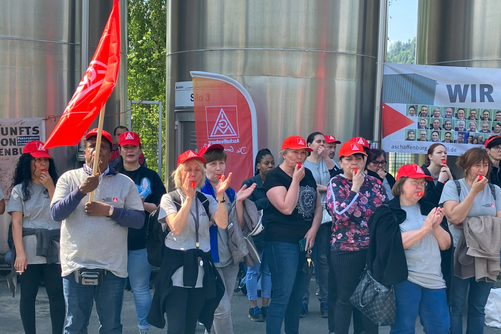 Warnstreik bei Magna Mirrors in Dorfprozelten am 26. Mai 2023.