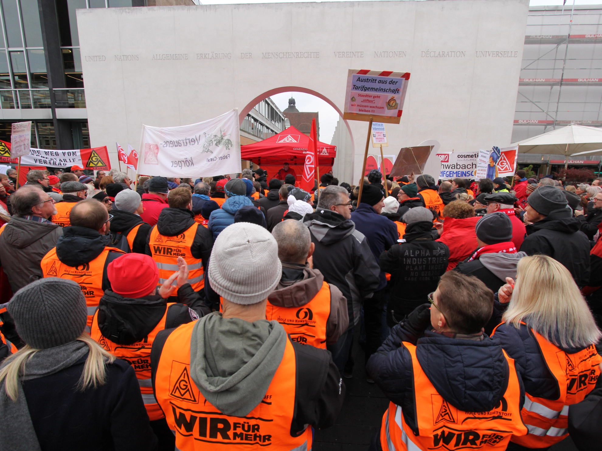 Kundgebung für Verbleib von Staedtler in Tarifgemeinschaft SZI in Nürnberg
