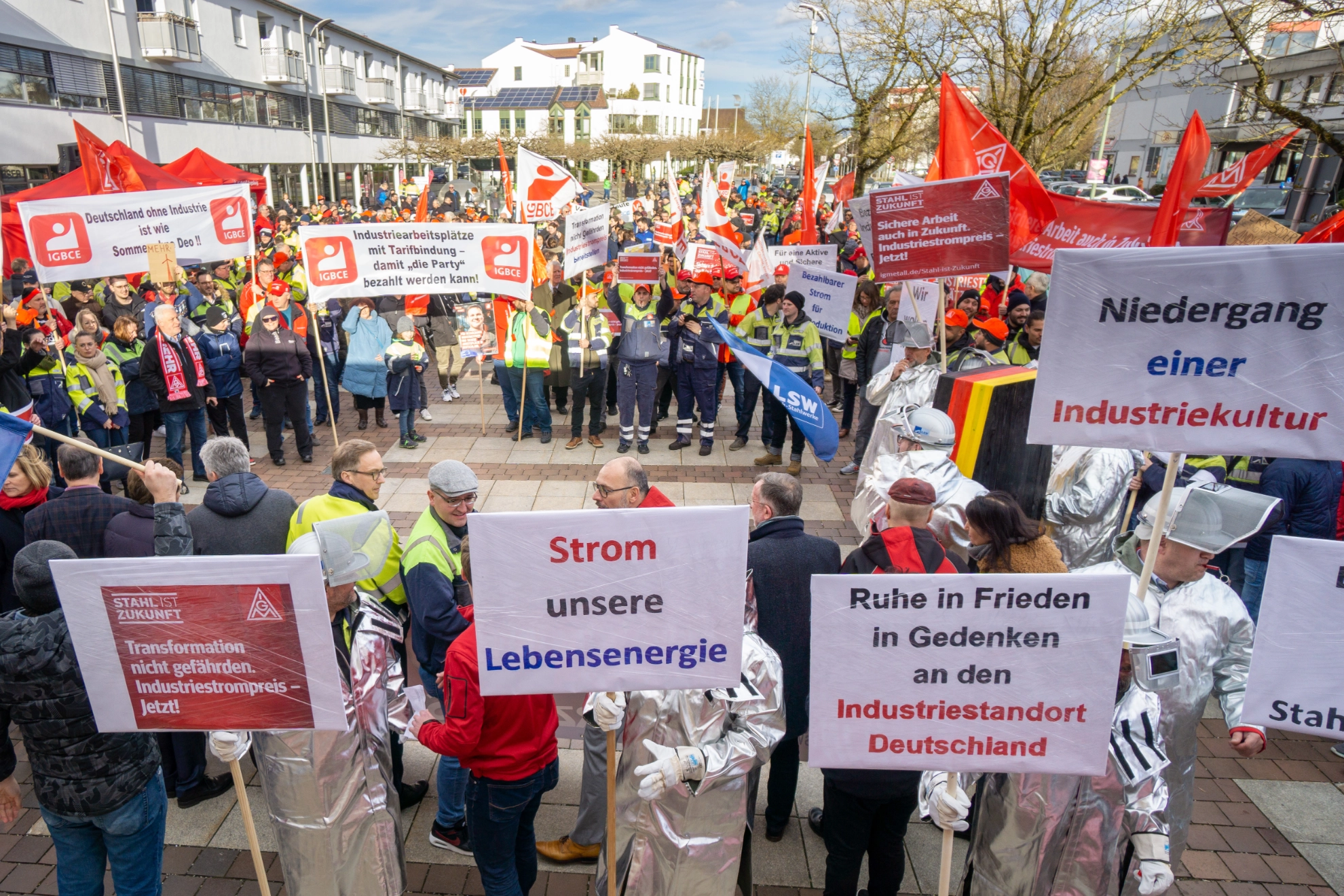 Aktionstag Industriestrompreis: Demonstrationszug und Kundgebung in Meitingen bei Augsburg