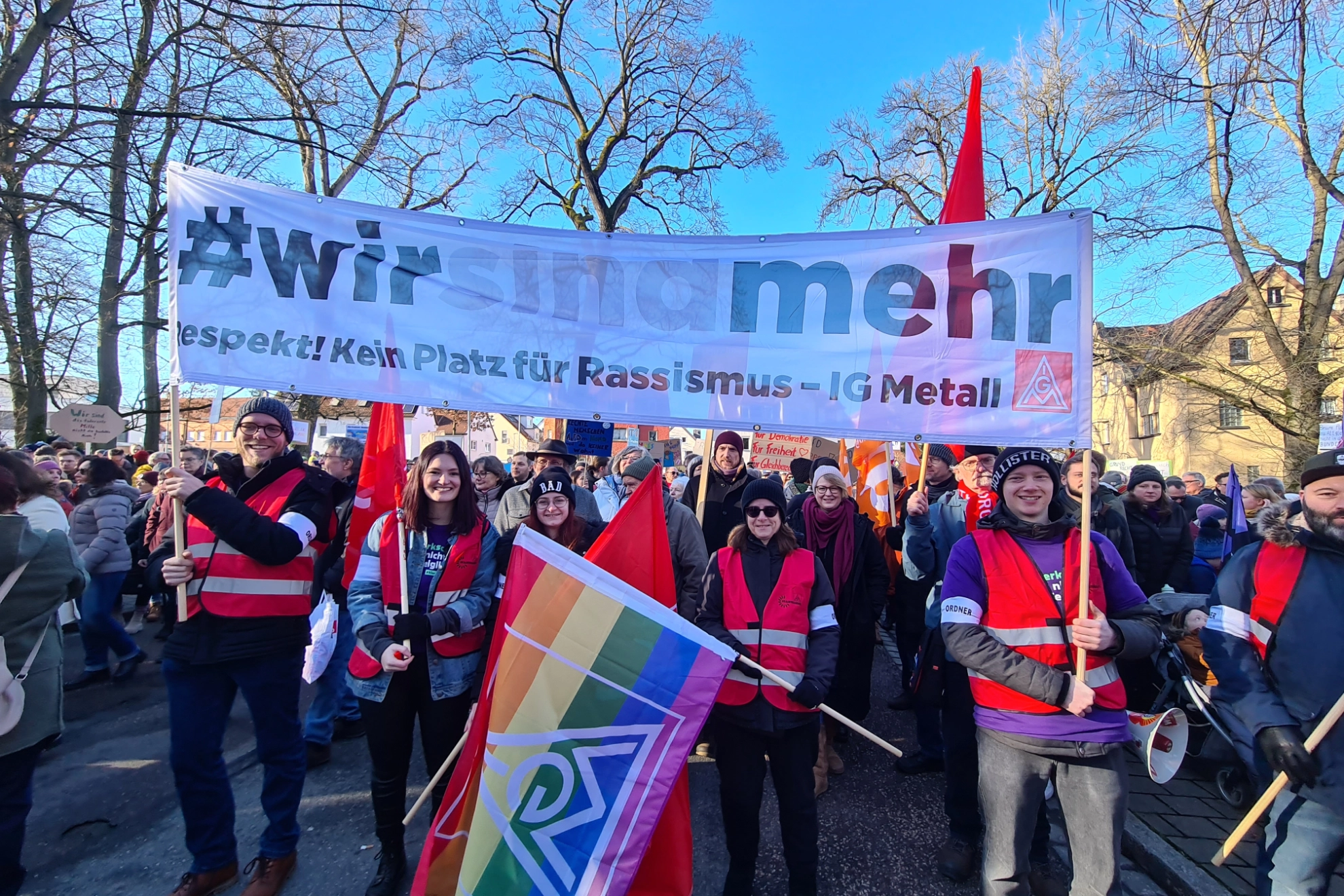 Auch in Schwabach gingen die Menschen gegen Rechtsextremismus auf die Straße - darunter viele junge Metallerinnen und Metaller.