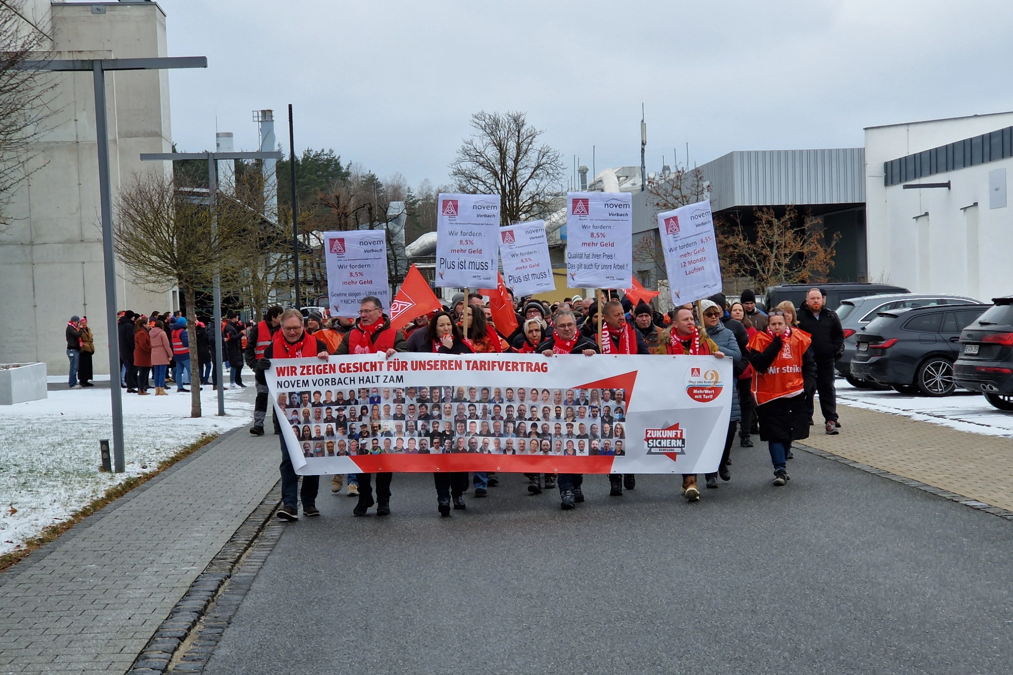 Tarifrunde Holz- und Kunststoffindustrie: Warnstreik beim Novem in Vorbach