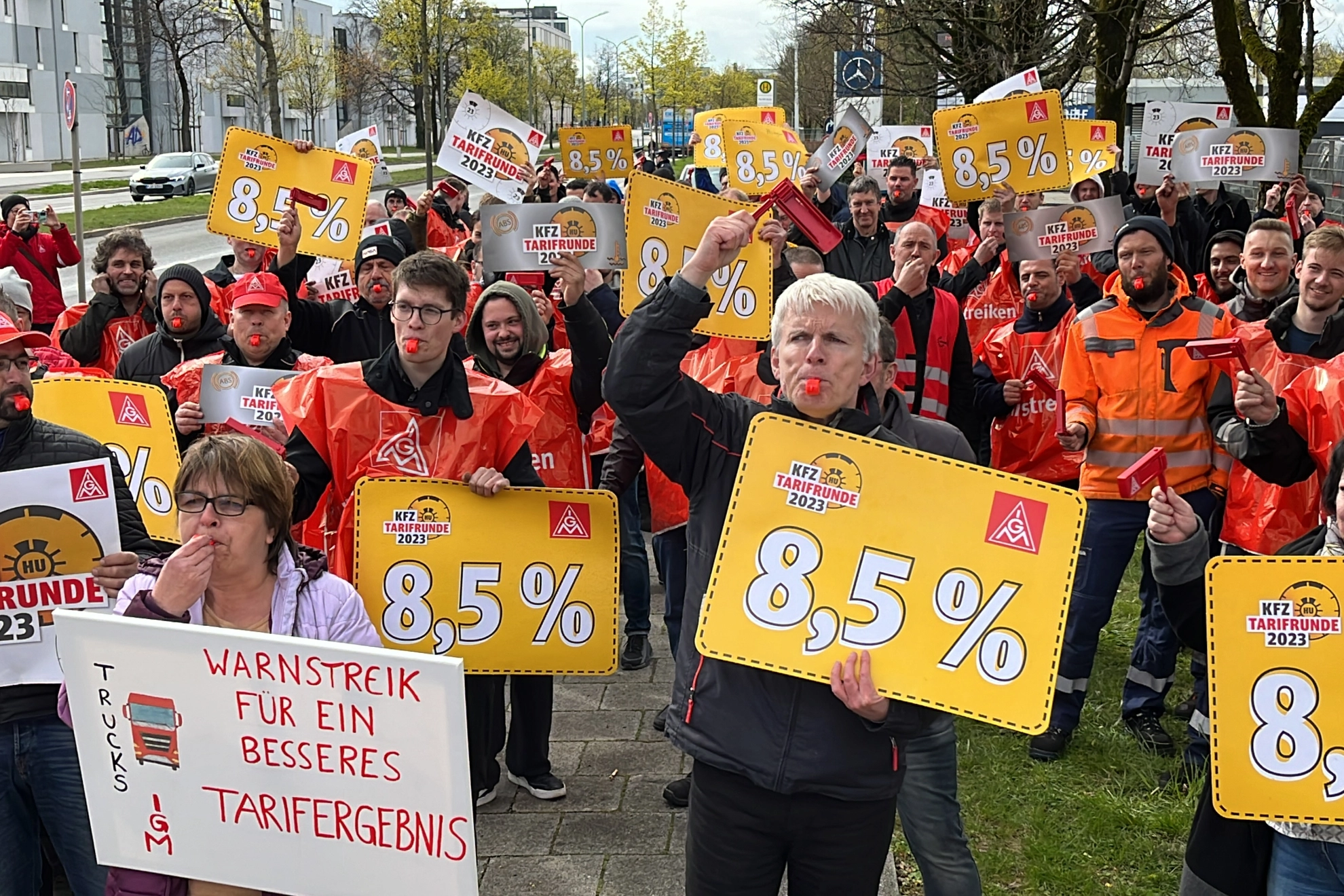 KFZ-Warnstreik München mit Daimler Truck