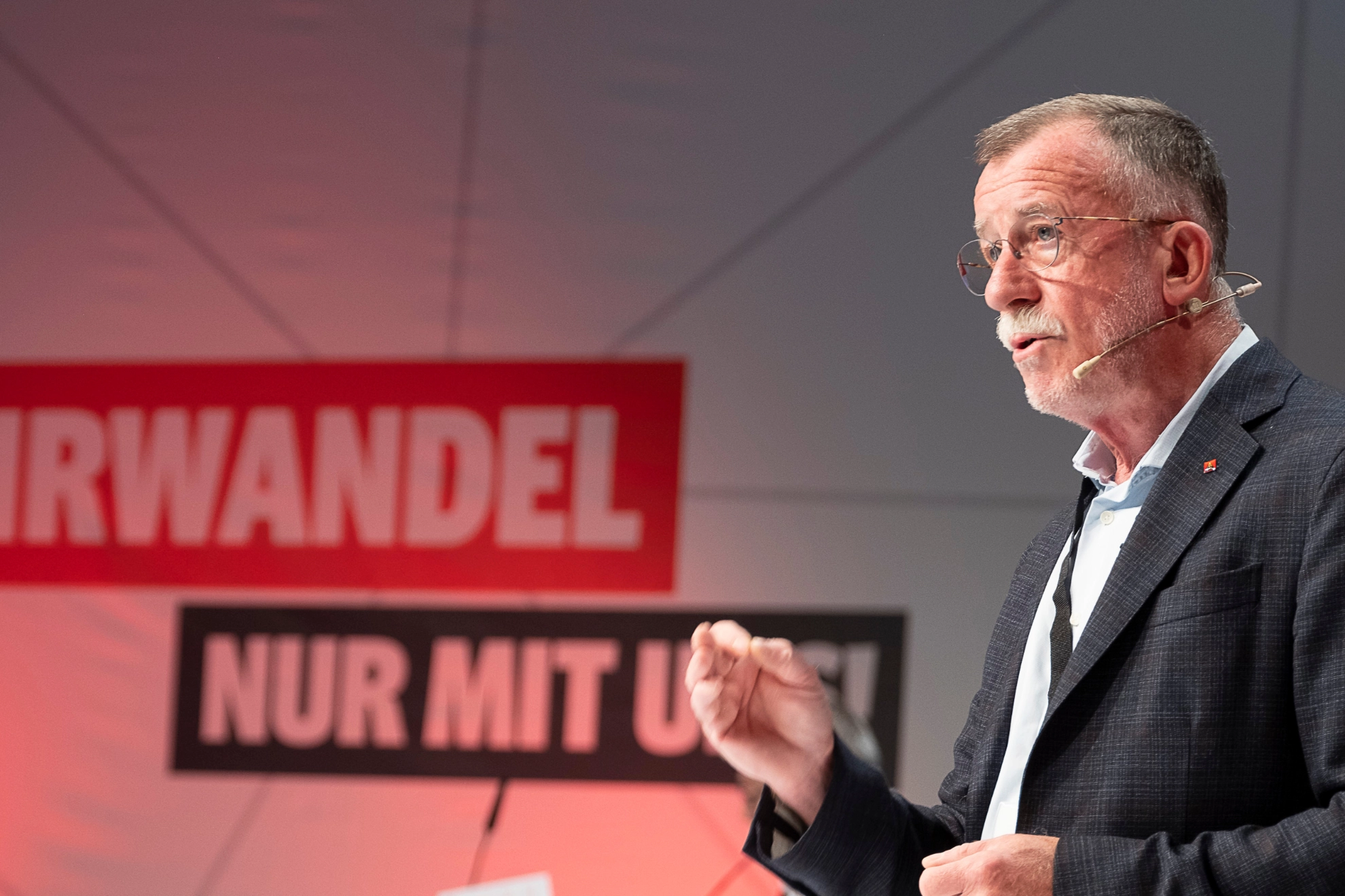 Bezirksleiter Johann Horn bei seiner Rede bei der Bezirkskonferenz Bayern 2022 in Würzburg.