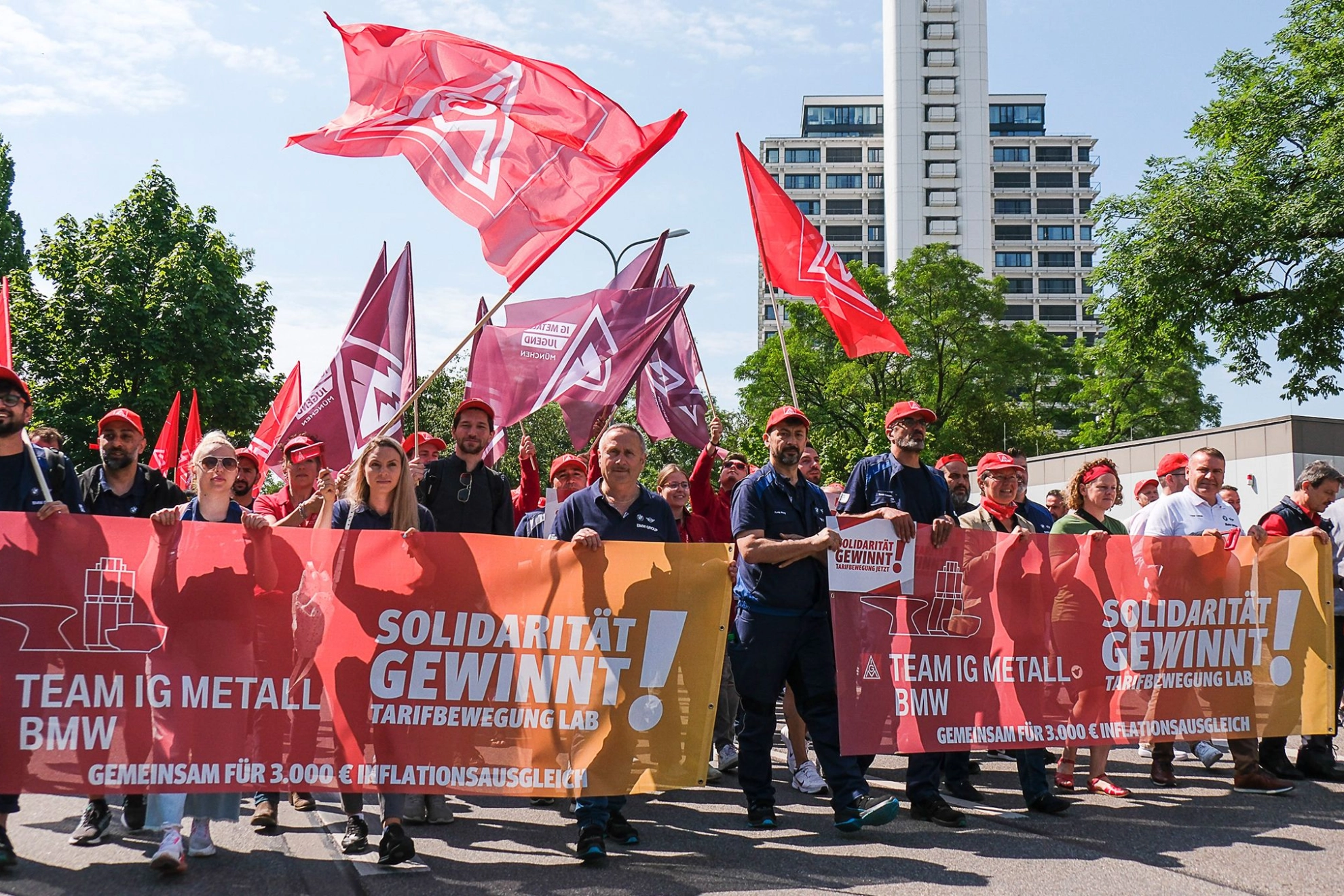 1000 Leihbeschäftigte demonstrieren für Inflationsausgleichsprämie in München