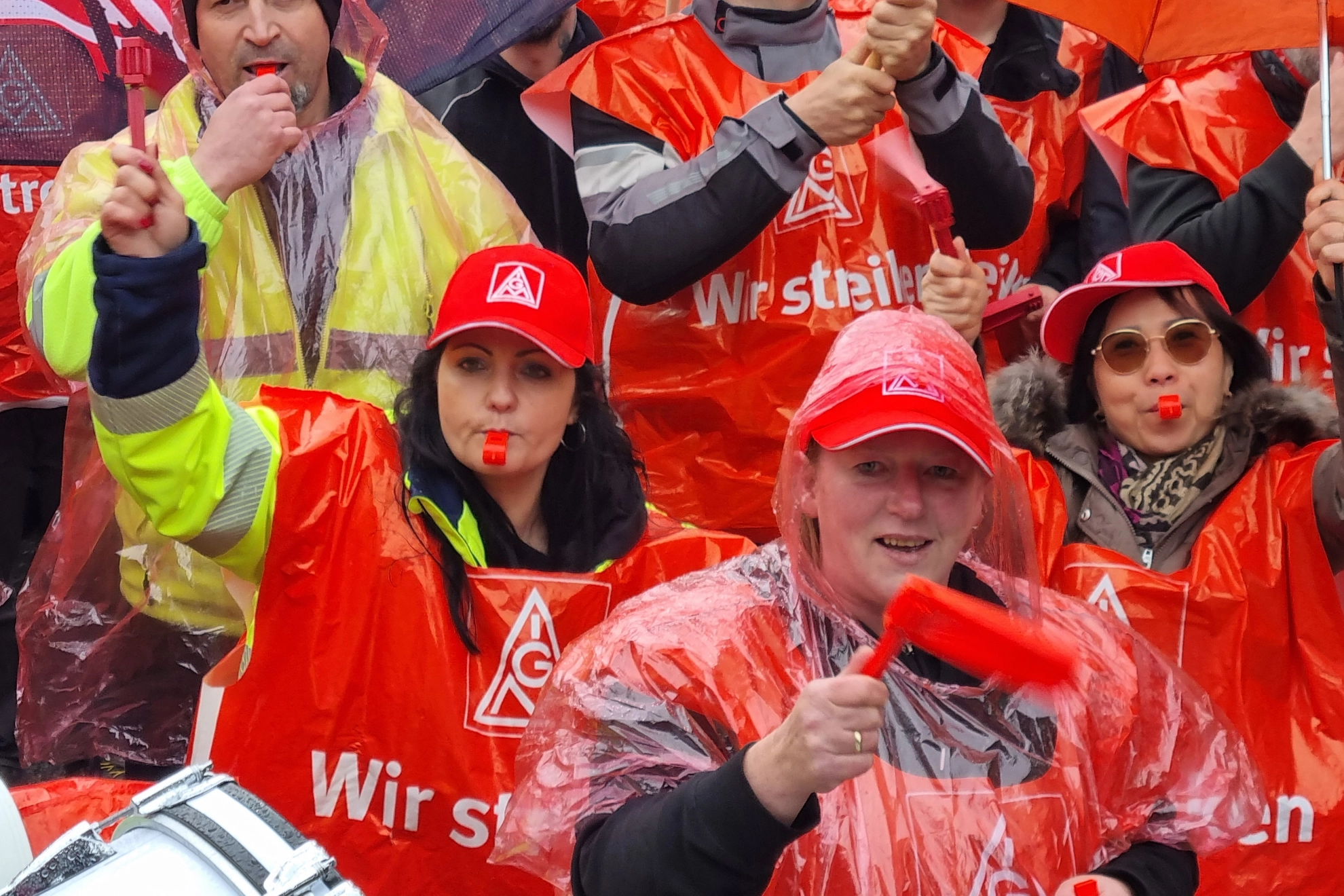 Warnstreik KFZ-Handwerk München mit Demozug
