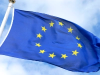 Die Flagge der Europäischen Union am Flaggenmast