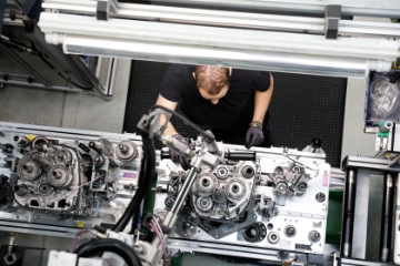 Beim hochverschuldeten Getriebehersteller ZF-Friedrichshafen wurde ein Bündnis für Wettbewerbsfähigkeit und Beschäftigungssicherung geschlossen.