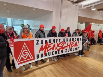 IG Metall protestiert gegen Stellenabbau und Standortschließung bei ams-Osram