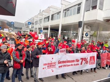 13.000 Warnstreikende machen Ärger über Bewegungslosigkeit der Arbeitgeber Luft