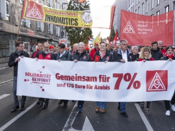 Warnstreikauftakt in Bayern mit vielen 0-Uhr-Aktionen und großem Azubi-Warnstreik