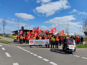 Zentrale Warnstreik-Kundgebung in Nürnberg 