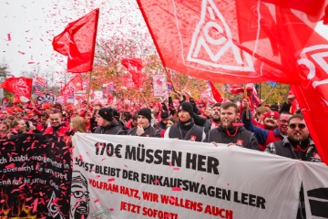 Fast 10.000 Warnstreikende zum Auftakt in Bayern