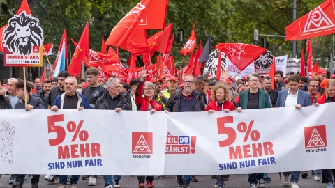 IGM Bezirk Bayern -  1. Verhandlung /Demo Tarifrunde  "Bayern: Stabil - Jetzt geht's um alles", Bayerischer Hof, München