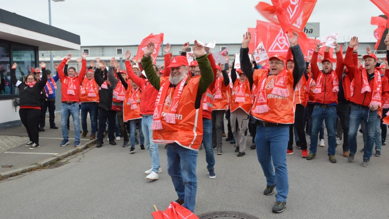 Gemeinsame Kundgebung in Hengersberg: Edscha, MAN Deggendorf, HB Maschinenbau, HB Feinmechanik, Liebherr-Components Deggendorf