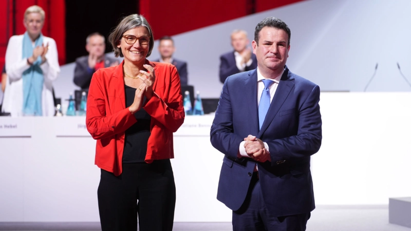 Bundesarbeitsminister Hubertus Heil und Christiane Benner auf dem Gewerkschaftstag in Frankfurt am Main