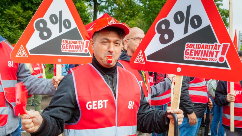 Vor der ersten Verhandlung in Bayern demonstrierten 4000 Beschäftigte in Nürnberg.