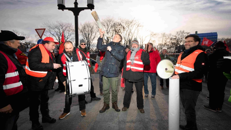 Bayerische Beschäftigte bei der Kundgebung am Rande der 2. Tarifverhandlung in der Leiharbeit in Berlin
