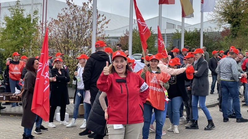 Bei Schwan-Stabilo am Standort Heroldsberg haben sich 320 Kolleginnen und Kollegen am Warnstreik beteiligt - darunter die komplette Fertigung