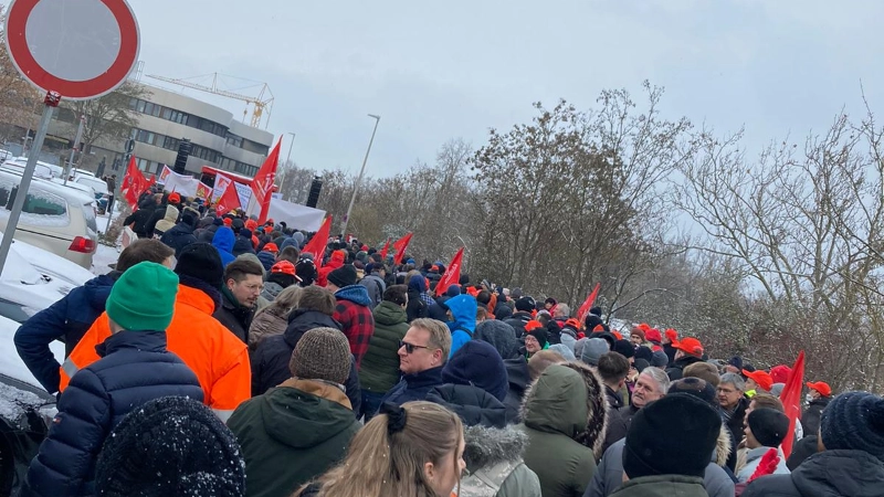 Bundesweiter Schaeffler-Aktionstag gegen Stellenabbau vor Unternehmenszentrale in Herzogenaurach